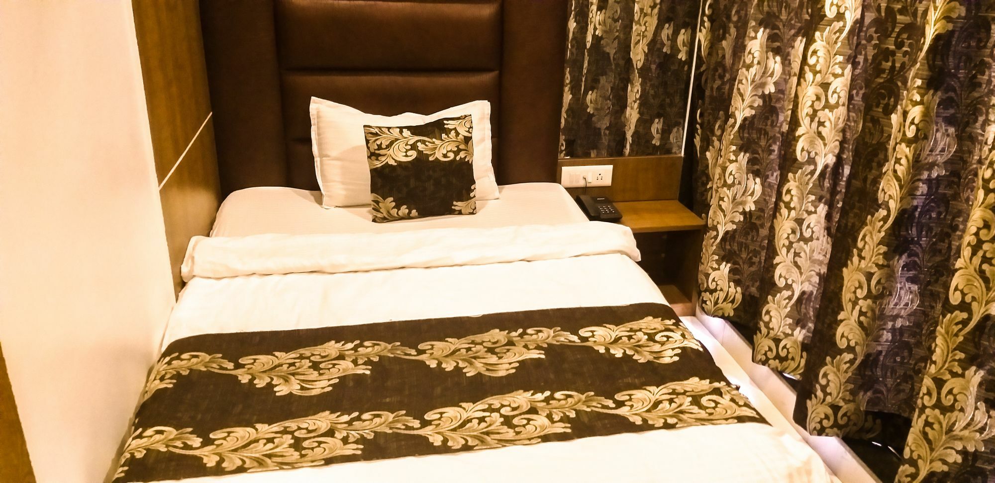 Hotel Alibaba מומביי מראה חיצוני תמונה